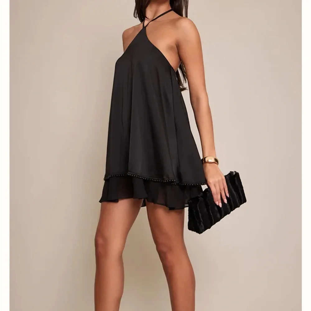 PrettyLittleThing Black Strapless Dress - Picture 3 of 5